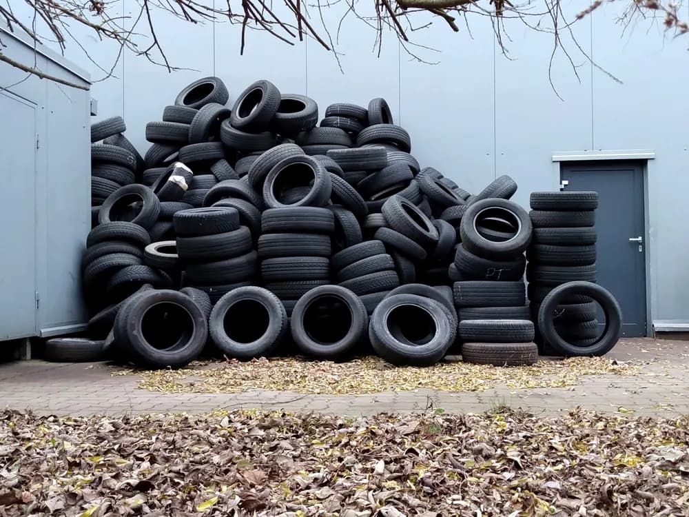 Gdzie wyrzucać opony samochodowe, aby uniknąć kar i problemów?