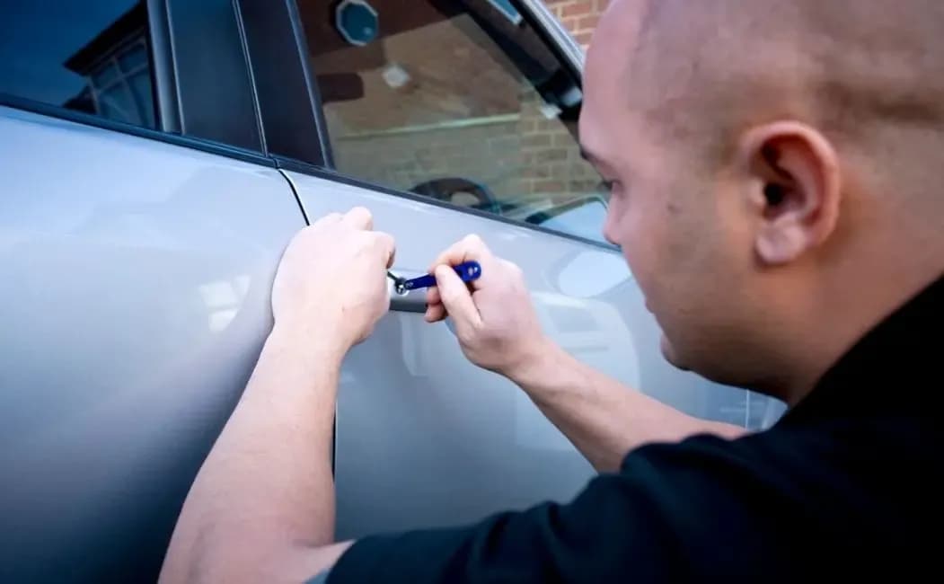 Ile kosztuje awaryjne otwieranie samochodu? Sprawdź ceny i czynniki wpływające na koszty