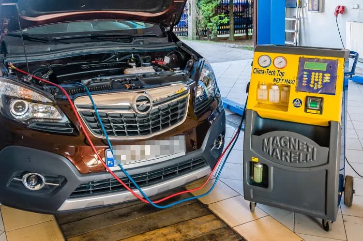 Ile kosztuje serwis klimatyzacji samochodowej? Uniknij wysokich wydatków!