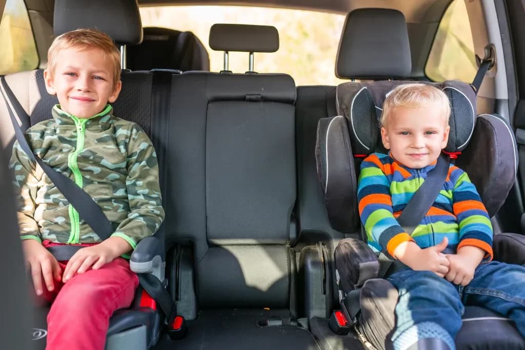 Podstawka samochodowa od jakiego wzrostu? Zadbaj o bezpieczeństwo dziecka