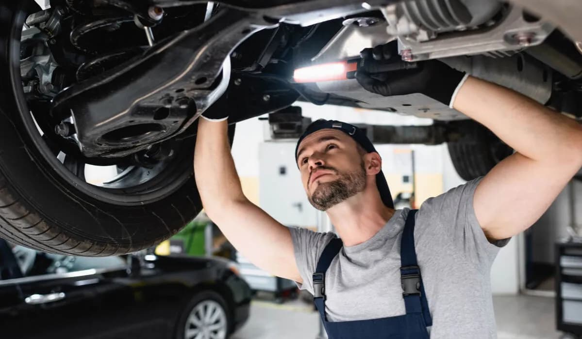 Czy ubezpieczyciel może narzucić warsztat? Twoje prawa po wypadku