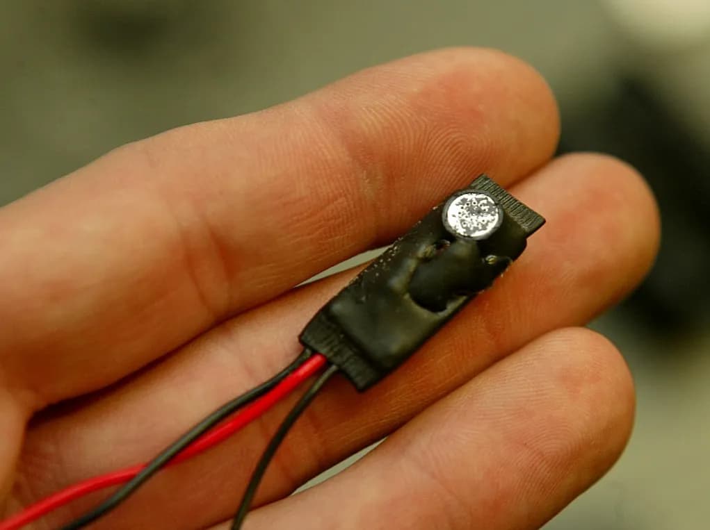 Jak wykryć podsłuch w samochodzie i zabezpieczyć swoją prywatność