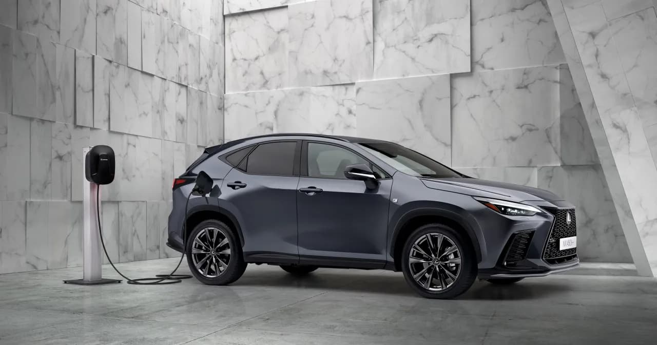 Lexus NX 300h pojemność baku – co musisz wiedzieć o zasięgu?