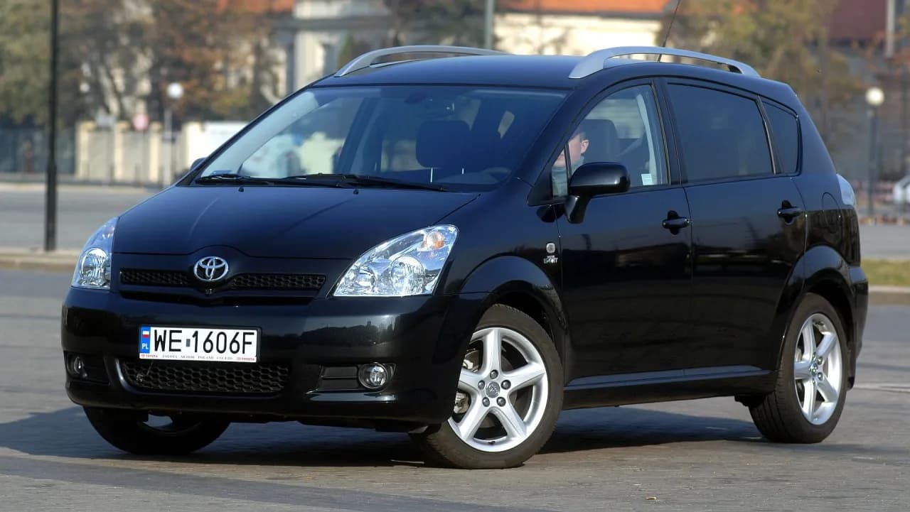 Toyota Corolla Verso pojemność baku - ile litrów naprawdę ma?