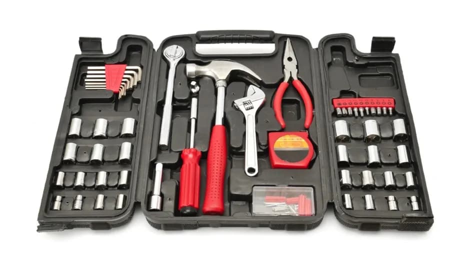 Warsztat motocyklowy co potrzebne: Kluczowe narzędzia i wyposażenie