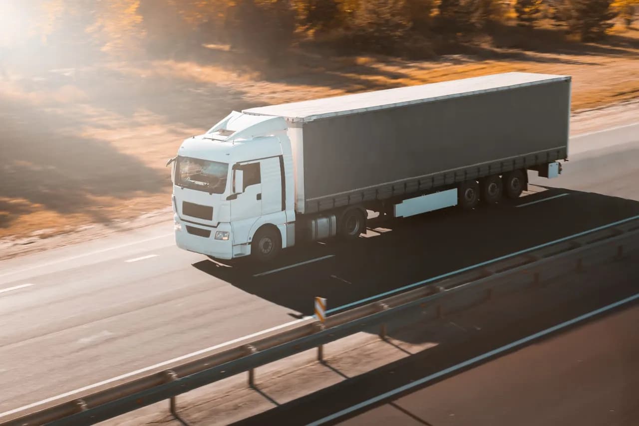 Pojemność baku w ciężarówkach: kluczowe różnice i oszczędności